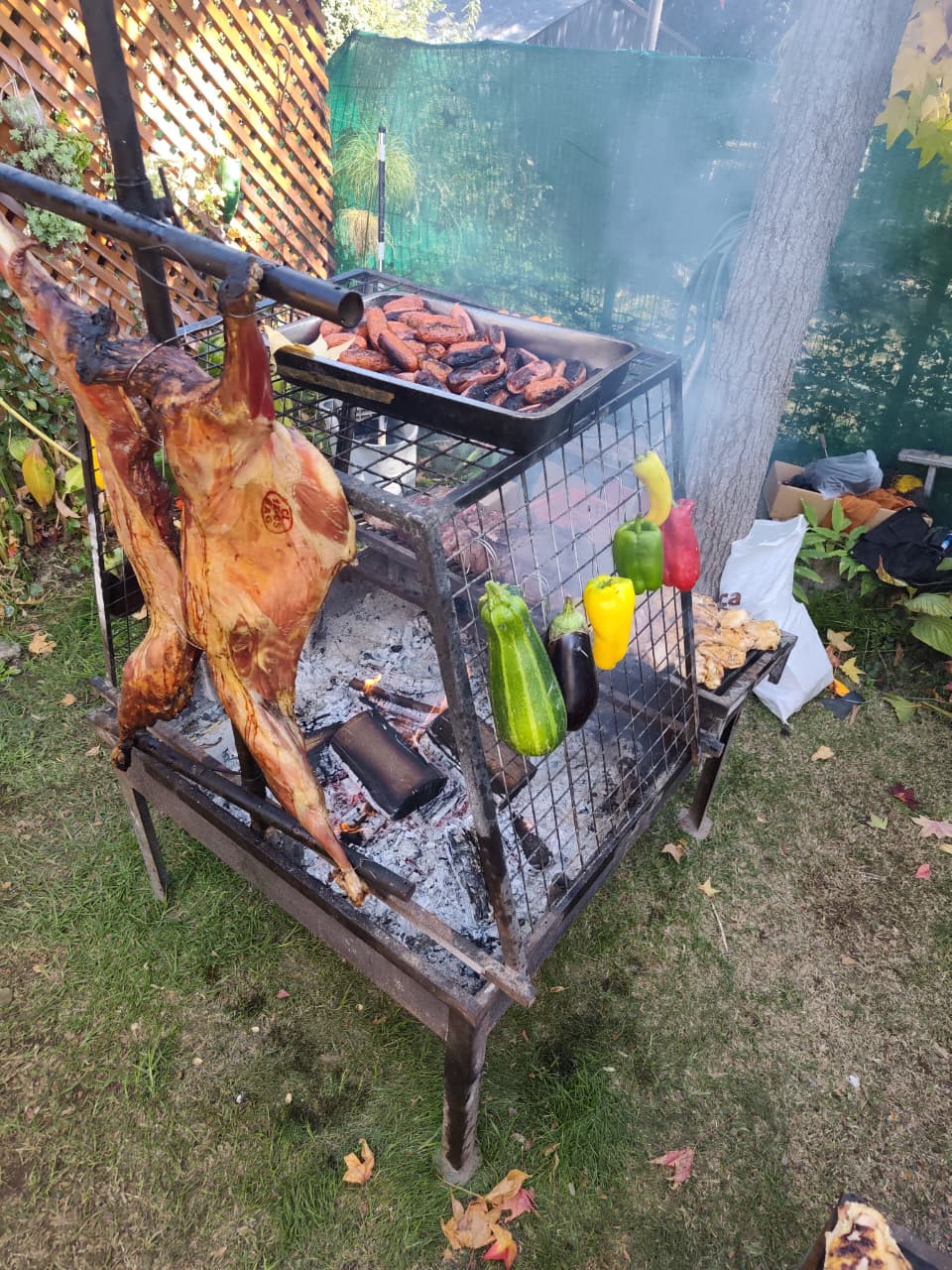 Cordero al palo con verduras a la parrilla